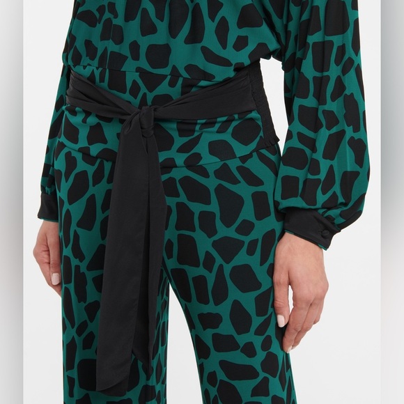 DIANE VON FURSTENBERG NWT Viole shirred printed jersey blouse Sz Large $388 MSRP - Picture 10 of 16